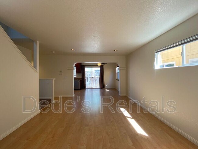 Building Photo - 326 White Pine Ct