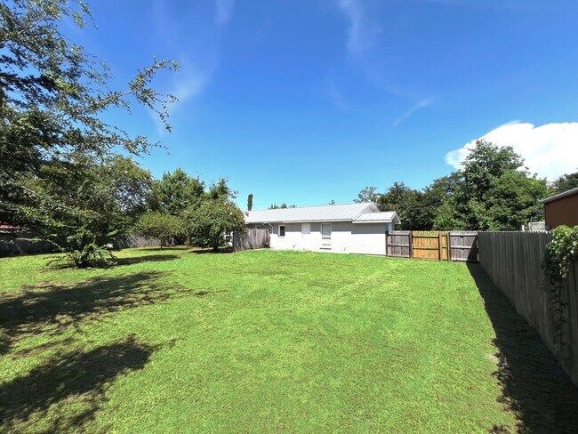 Foto del edificio - 3039 Headland Ave
