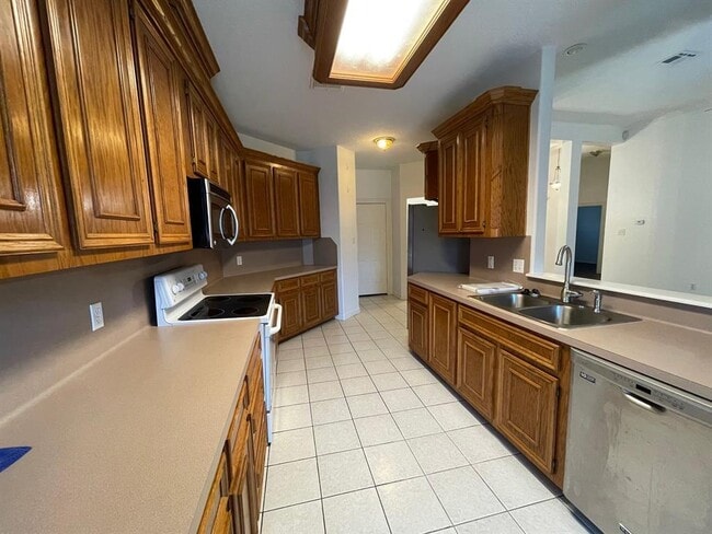 Building Photo - 1225 Sagebrush St