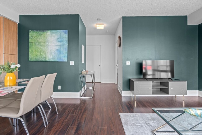 Photo du bâtiment - 241 Wellington St W