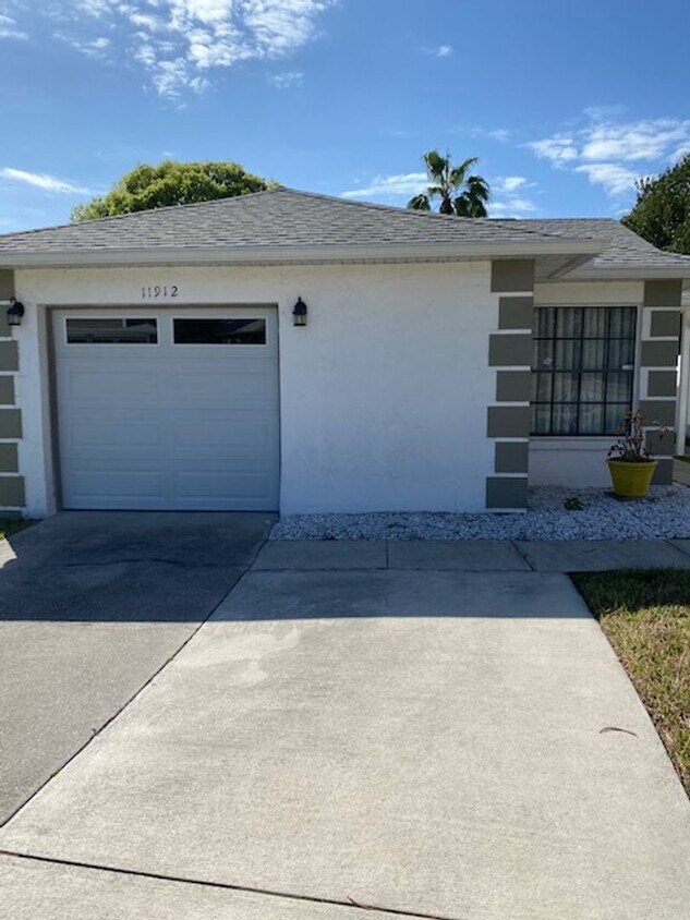 Foto principal - Charming Home in Whisper Lakes!! Available...