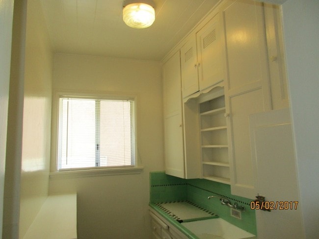 Building Photo - 915 E Ocean Blvd
