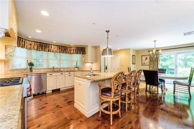 Foto del edificio - 10 Hickory Ln