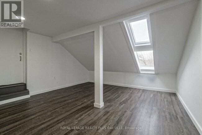 Building Photo - 564 Lyons Ln