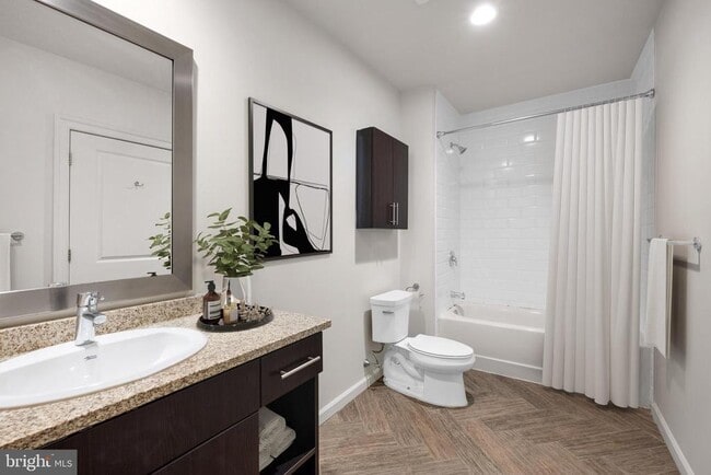 Foto del edificio - 235 N Christopher Columbus Blvd