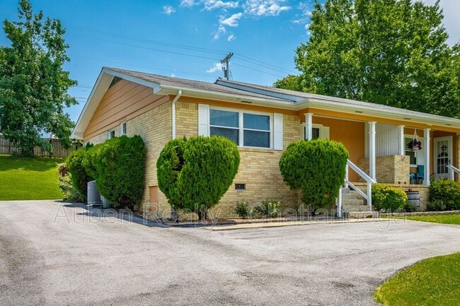 Building Photo - 1214 Helena Dr