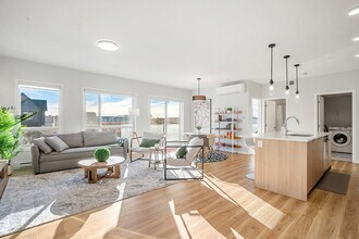 Building Photo - 220 Seton Grove SE