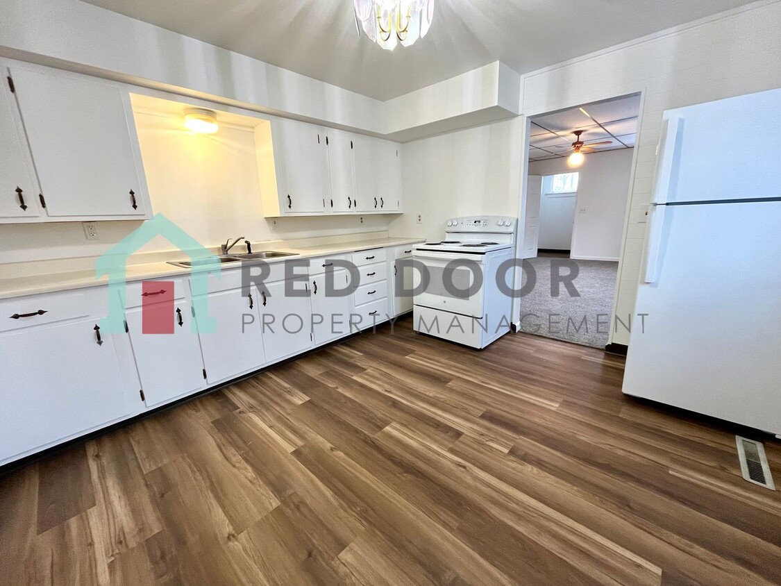 Foto principal - Charming Remodeled 2-Bedroom Home with Mod...