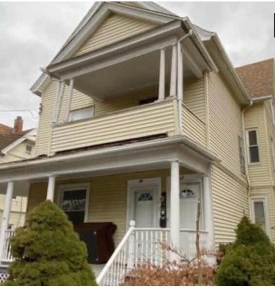 Balcony and garage parking! - 37 Barnard St
