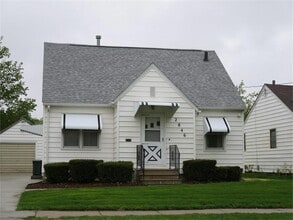 Building Photo - 2846 E 4th St