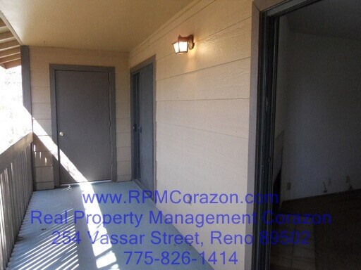 Building Photo - Two-bedroom, two bath condo!