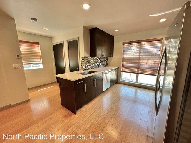 Building Photo - 3 br, 3 bath House - 1465 S Columbian Way