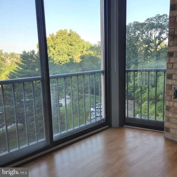 Building Photo - 5901 Mt Eagle Dr