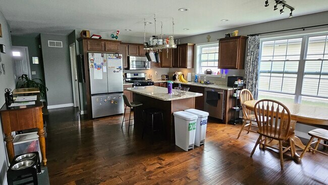 Foto del edificio - 6122 Stone Mill Dr