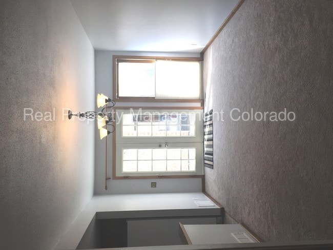 Building Photo - 7567 S Cove Cir