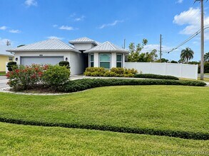 Building Photo - 2902 SW Savona Blvd
