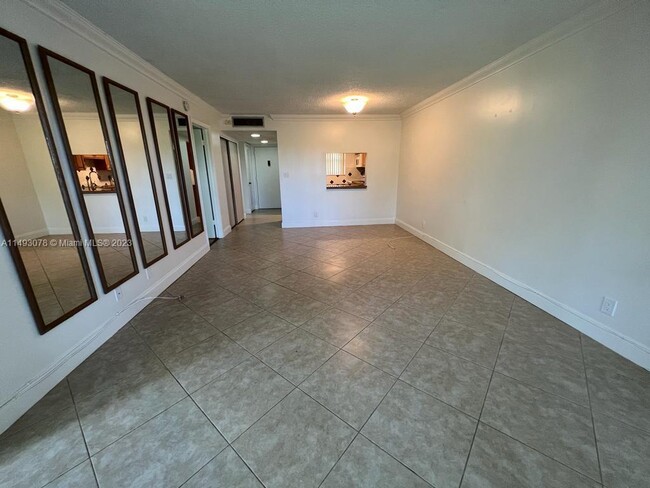 Building Photo - 2304 S Cypress Bend Dr