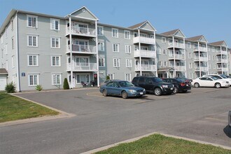 Building Photo - 65 Lian St