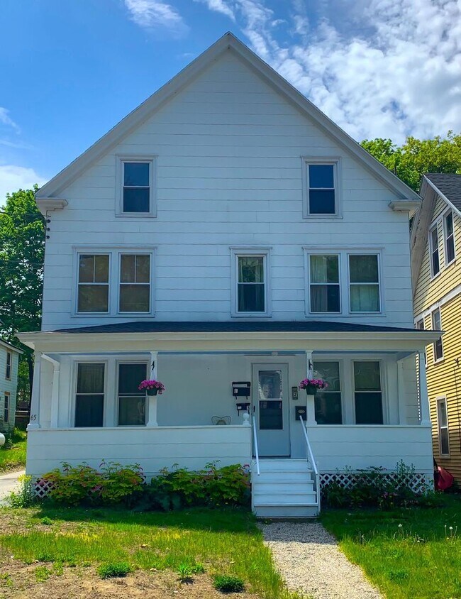 65 Cumberland St Unit 1, Brunswick, ME 04011 Room for Rent in