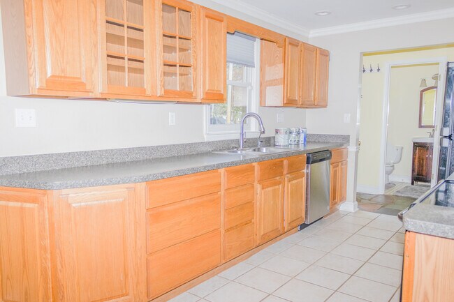 Building Photo - 11501 Daisy Ln