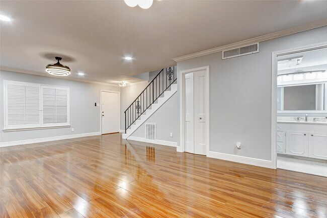 Foto del edificio - 7600 Burgoyne Rd