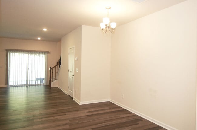 Building Photo - 331 White Oak Ridge Dr