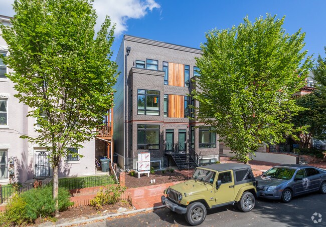 Building Photo - Bloomingdale Row