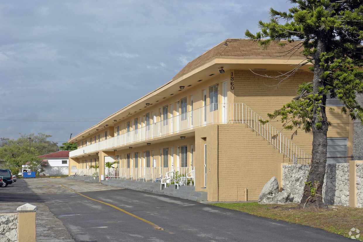 Foto del edificio - River Oaks Apartment