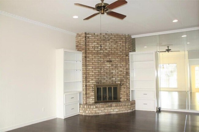 Foto del edificio - 3001 Stonehenge Ln
