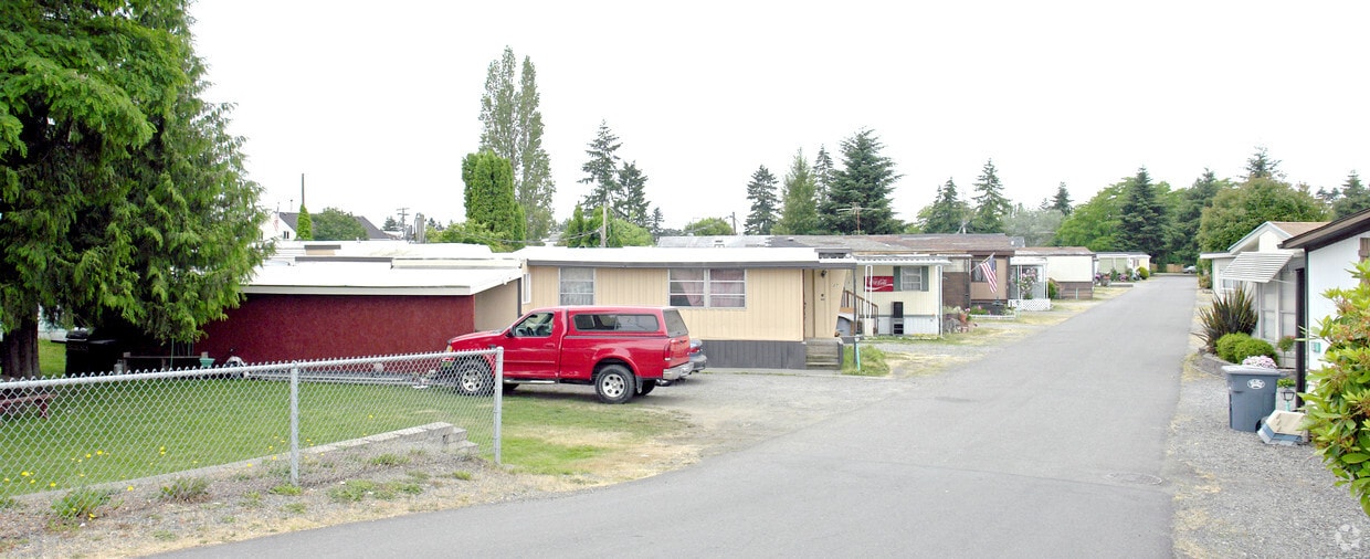 Building Photo - 10302 Lakeview Ave SW