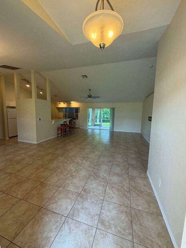Building Photo - Your Dream Home Awaits in Port Charlotte!