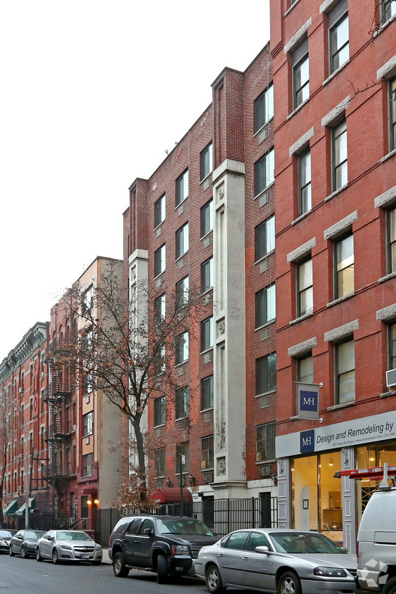 Foto principal - 359 W 48th St