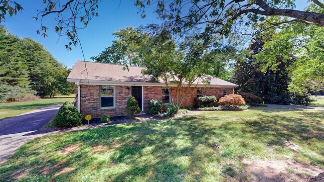 Foto del edificio - 8614 Burleson Ln