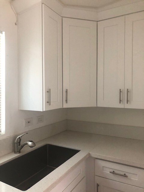 Foto del edificio - 6363 Hazeltine Ave