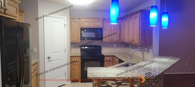 Building Photo - Townhome in Southlawn