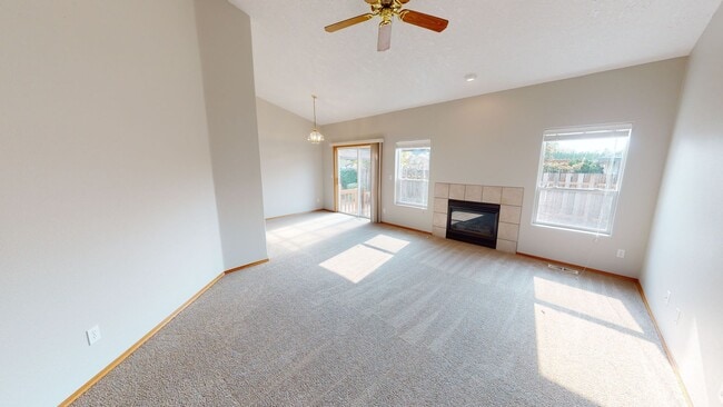 Building Photo - Single Level Ranch, Large Fenced Yard, Pet...