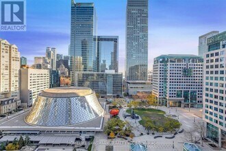 Building Photo - 224 King St W