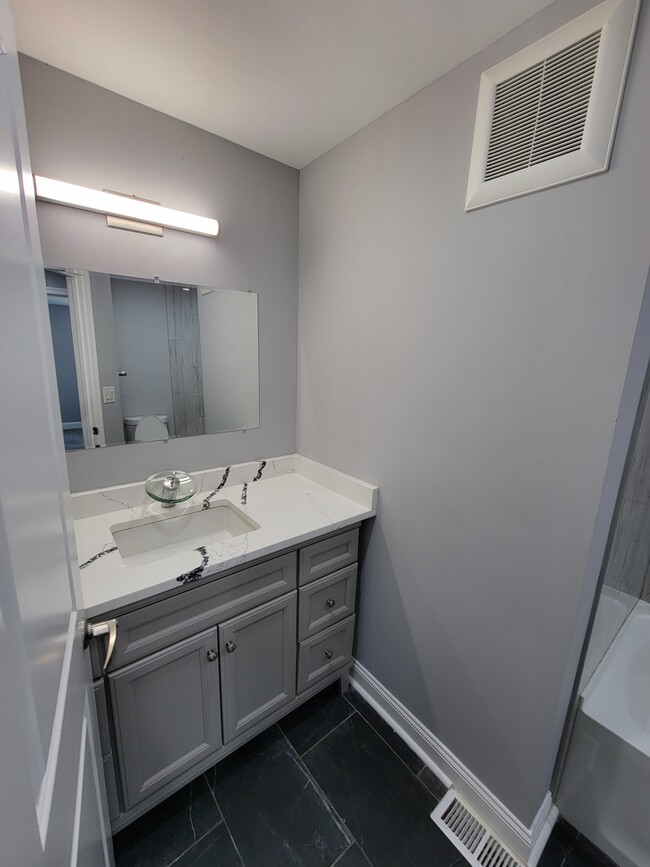 Building Photo - 1409 E Preston St