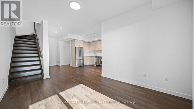 Building Photo - 117 Marydale Ave