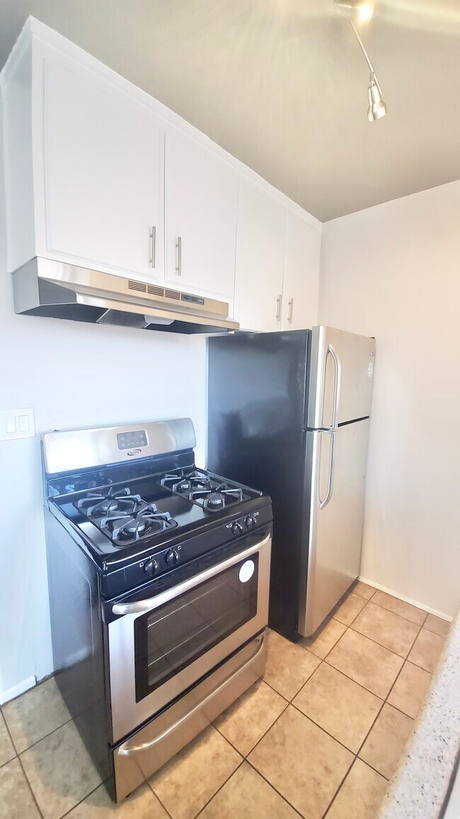 Building Photo - 804 Norton Ave