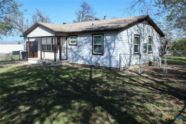 Foto del edificio - 2701 Hillside Dr