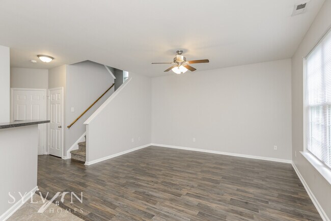 Building Photo - Charming 3BR, 2.5BA home