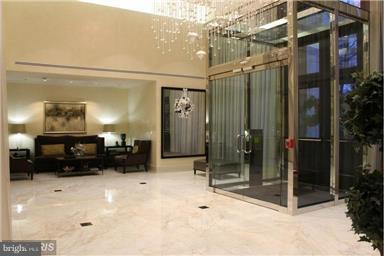 Foto del edificio - 7710 Woodmont Ave