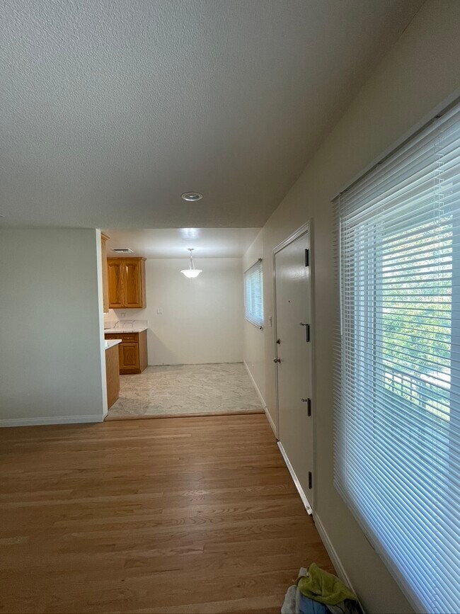 Building Photo - 309 S Eucalyptus Ave
