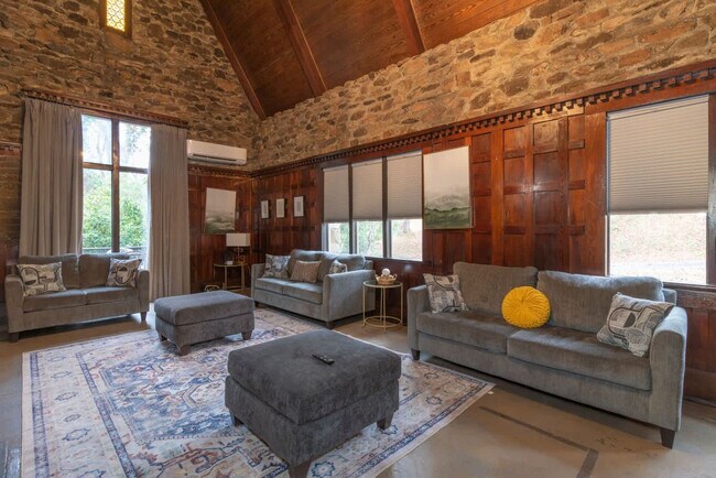 Building Photo - 1414 Dinglewood Dr