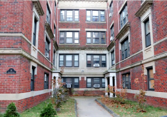 Building Photo - 18 Lakeville Rd