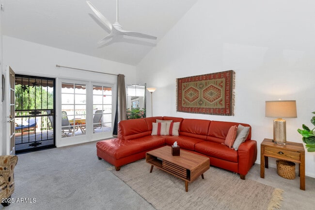 Foto del edificio - 7800 E Lincoln Dr