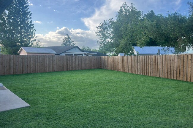 Photo - 3027 Cedaridge Dr House