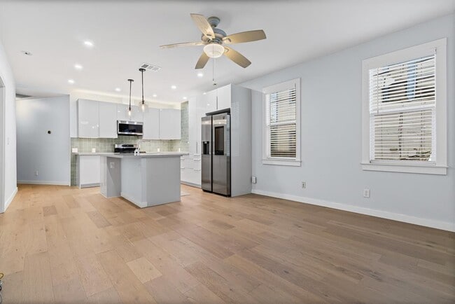 Building Photo - 84 Waller St