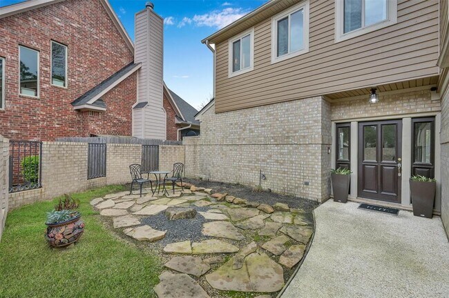 Foto del edificio - 13527 Summer Hill Dr